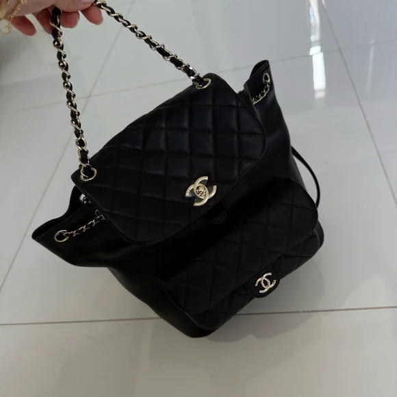 Chanel Black Quilted Women's Bag - Picture 1 of 4